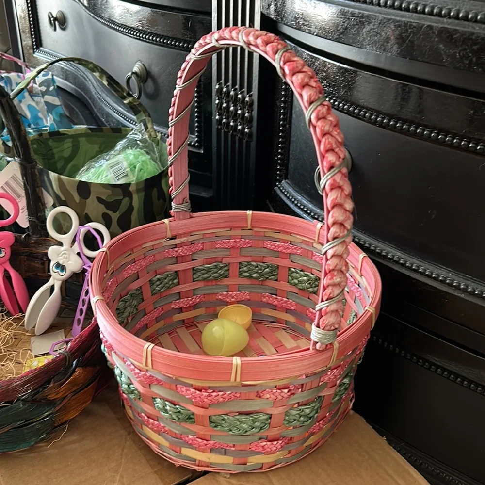 7 Camo baskets, 2 traditional, lots of Easter grass, four egg holders